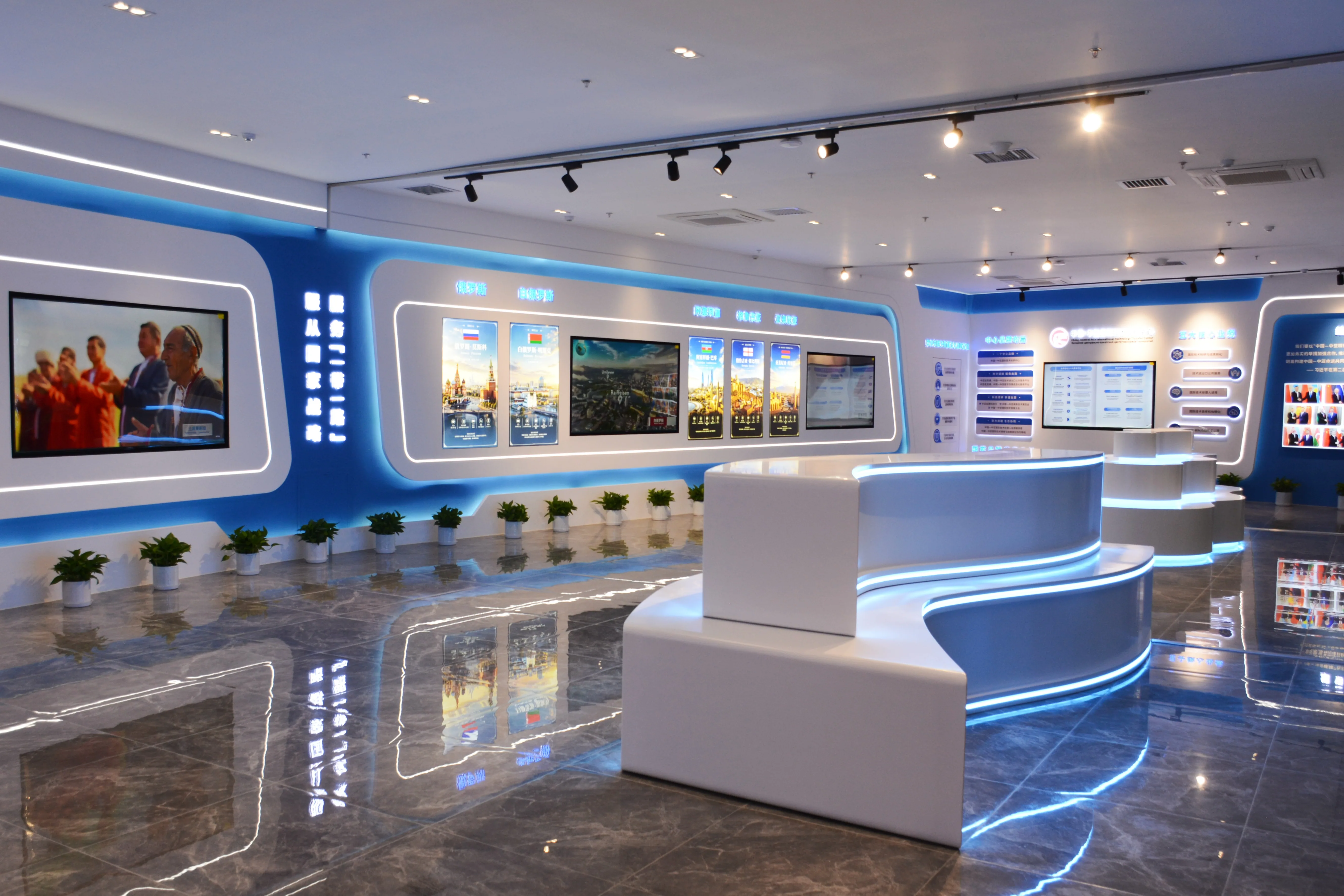 成果展示区右侧